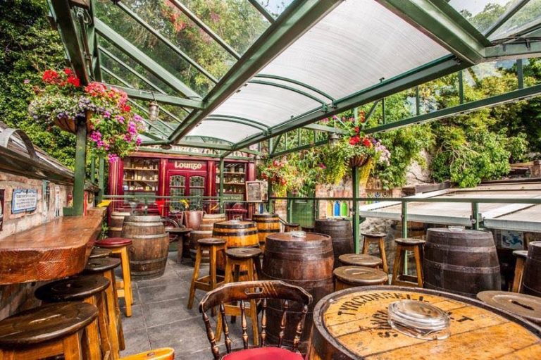 20 Beautiful Beer Gardens in Dublin for Outdoor Drinks & Food