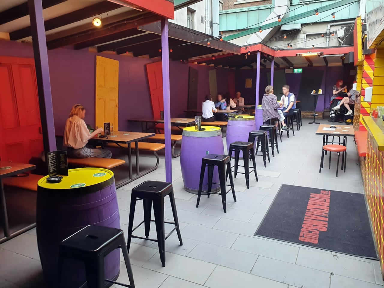 20 Beautiful Beer Gardens in Dublin for Outdoor Drinks & Food