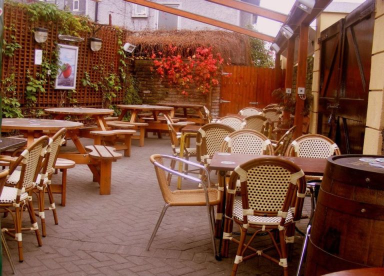 20 Beautiful Beer Gardens In Dublin For Outdoor Drinks And Food